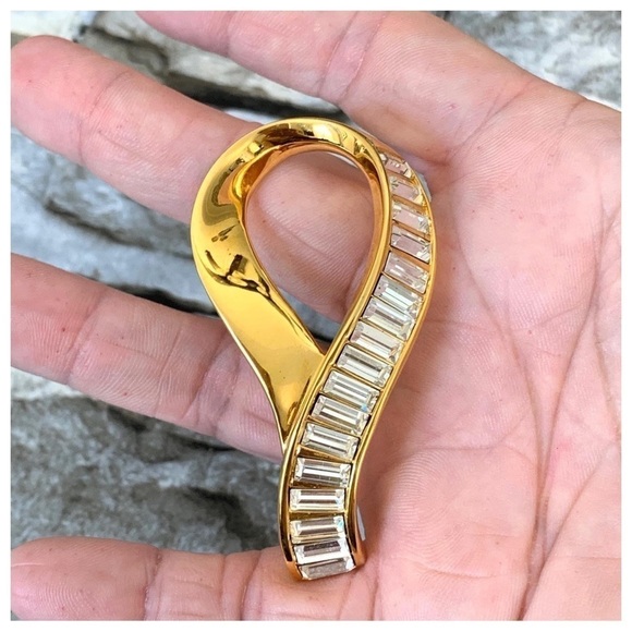 Vintage Signed Swarovski Crystals Swan Logo Baguette Rhinestones Gold Brooch Pin - Picture 4 of 6